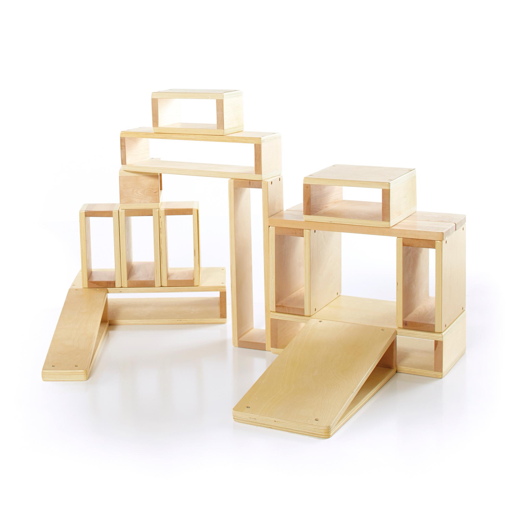 Montessori Guidecraft Hollow Blocks 16 Piece Set